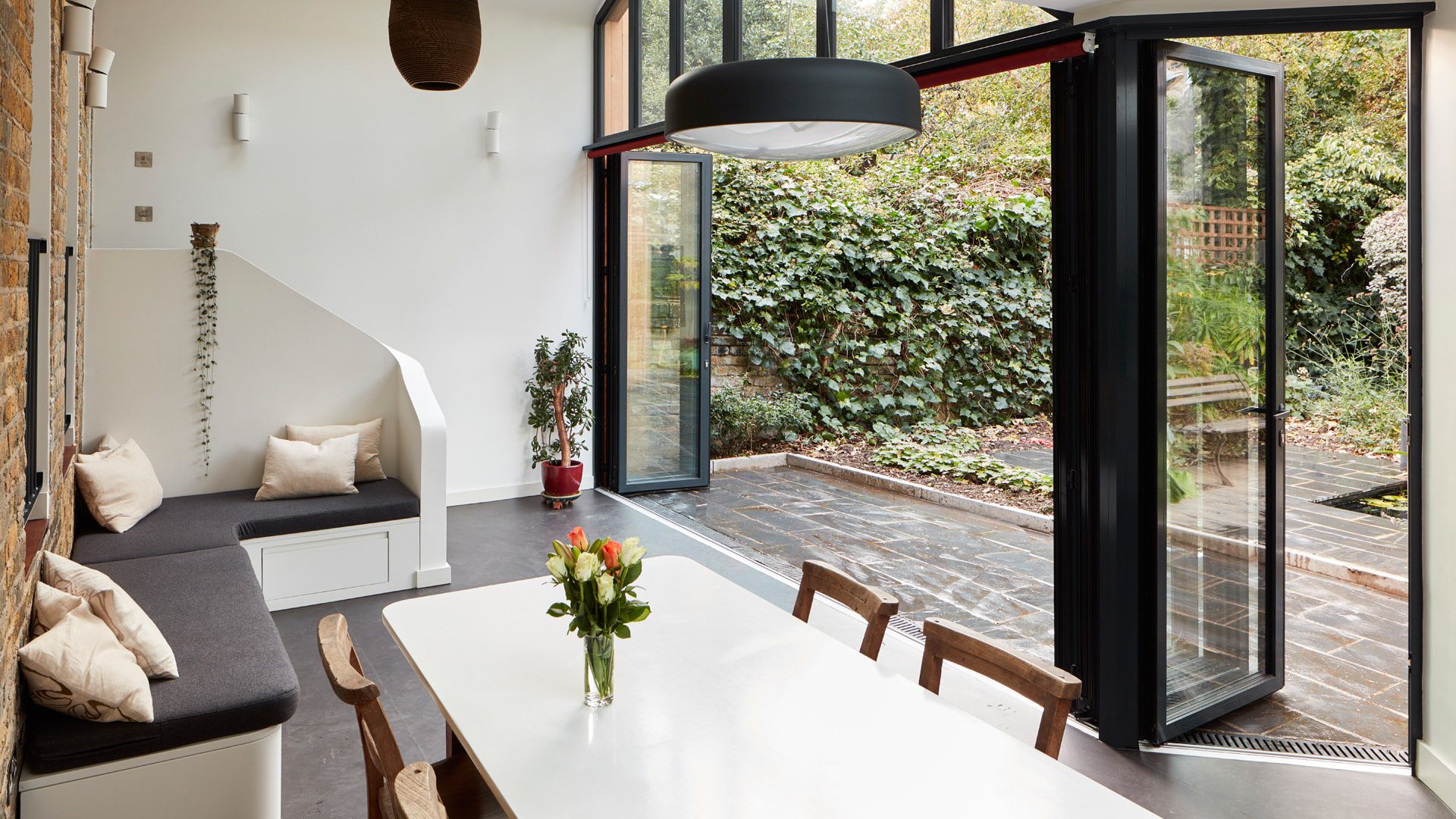 Farmhouse Aluminum Alloy Farmhouse Decoration Foldable Low-E Glass Multi 5 Year Stainless Steel Bi-Fold Doors