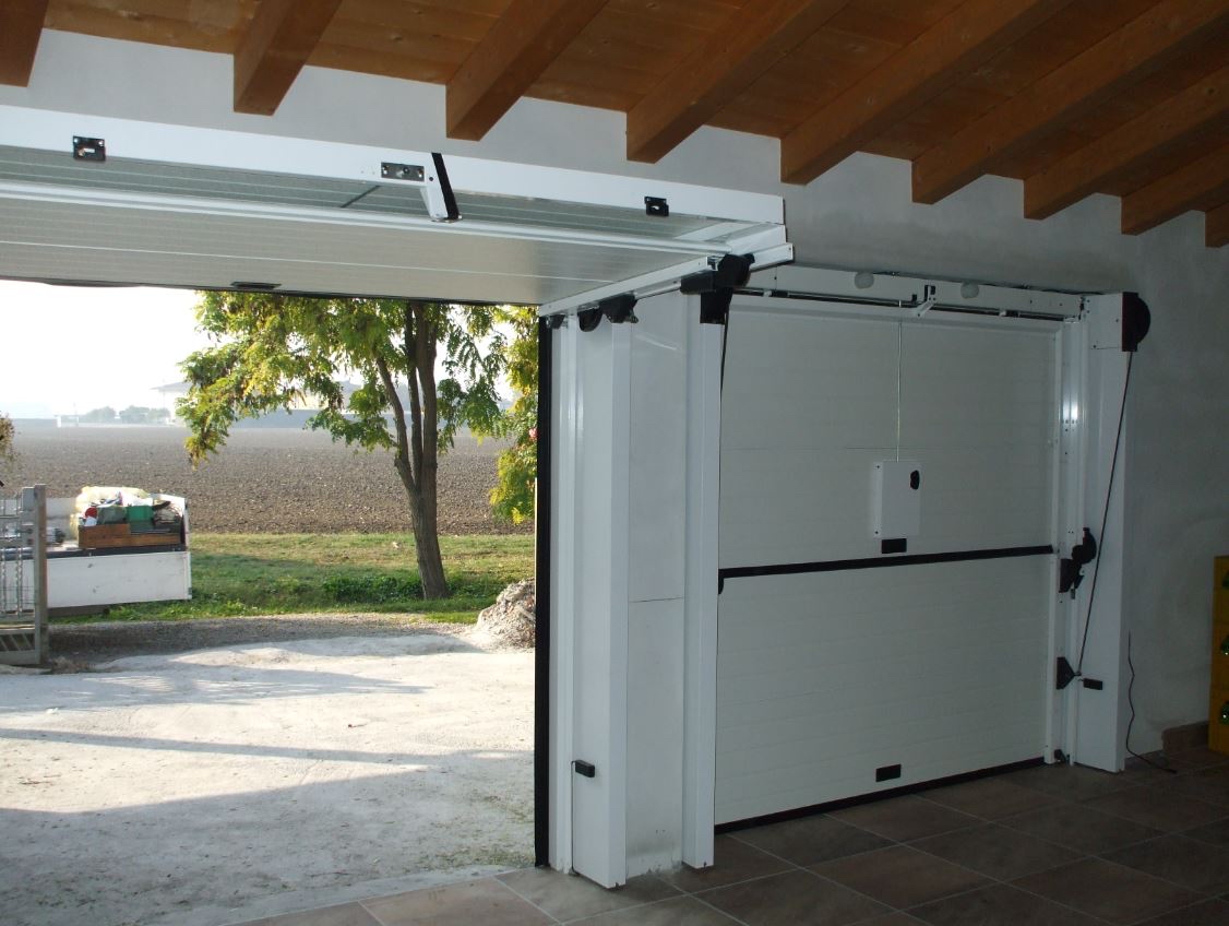 Modern villa garage door design