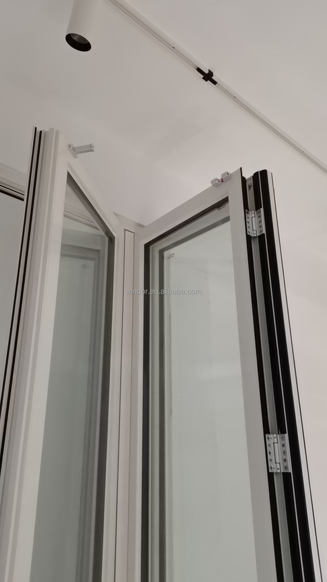 Modern Design Large Triple Glass Bi Fold Aluminium Vertical Sliding Folding Window Door Hurricane-Proof Impact Folding Aluminum