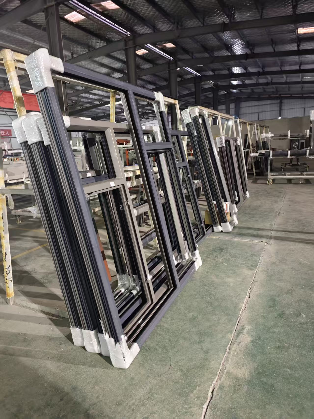 Aluminum Alloy Swing Frame Heat Insulating Casement Window with Double-Glazed Glass Modern Design for Villa & Basement Use