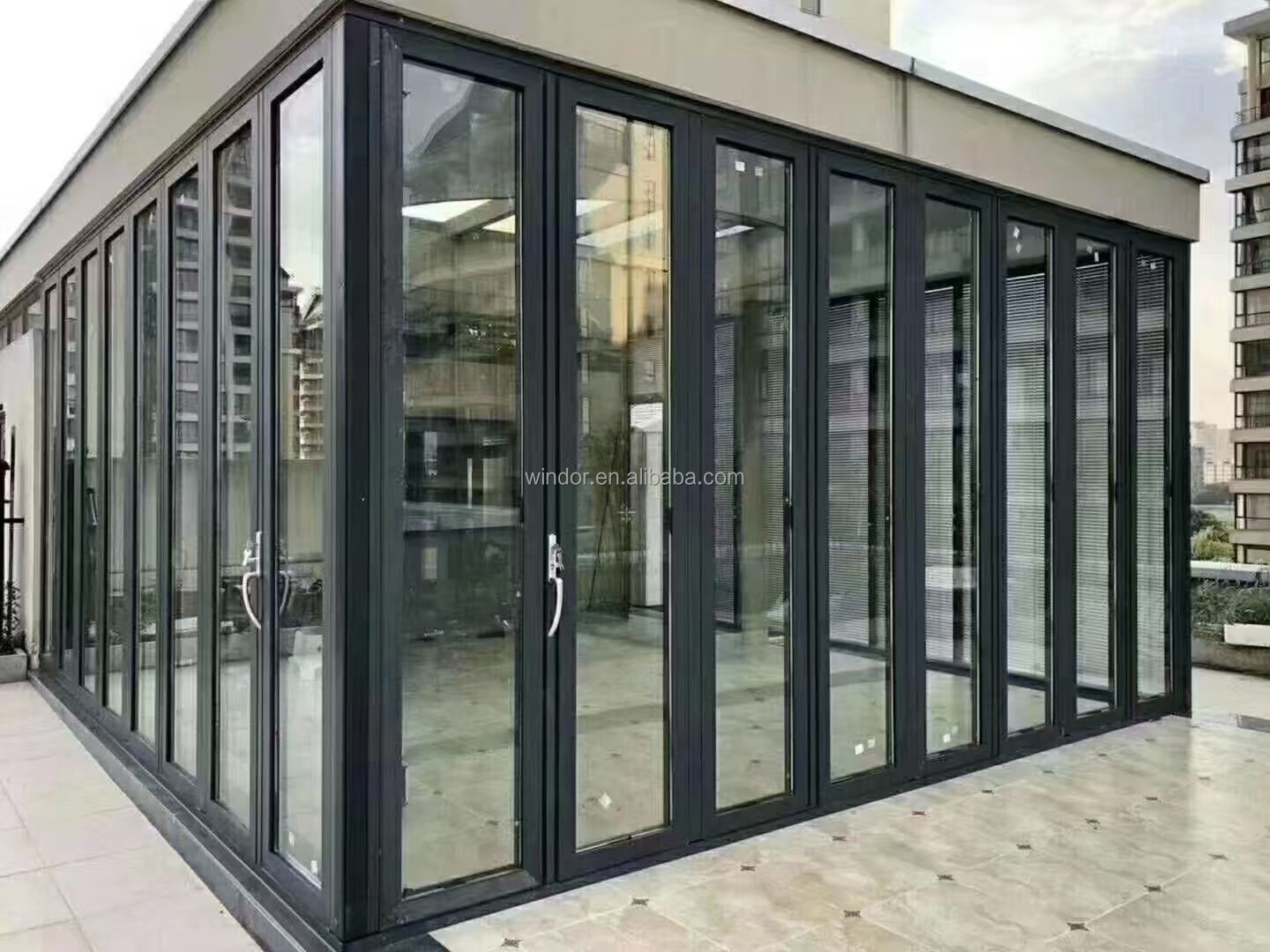 Modern Design Large Triple Glass Bi Fold Aluminium Vertical Sliding Folding Window Door Hurricane-Proof Impact Folding Aluminum