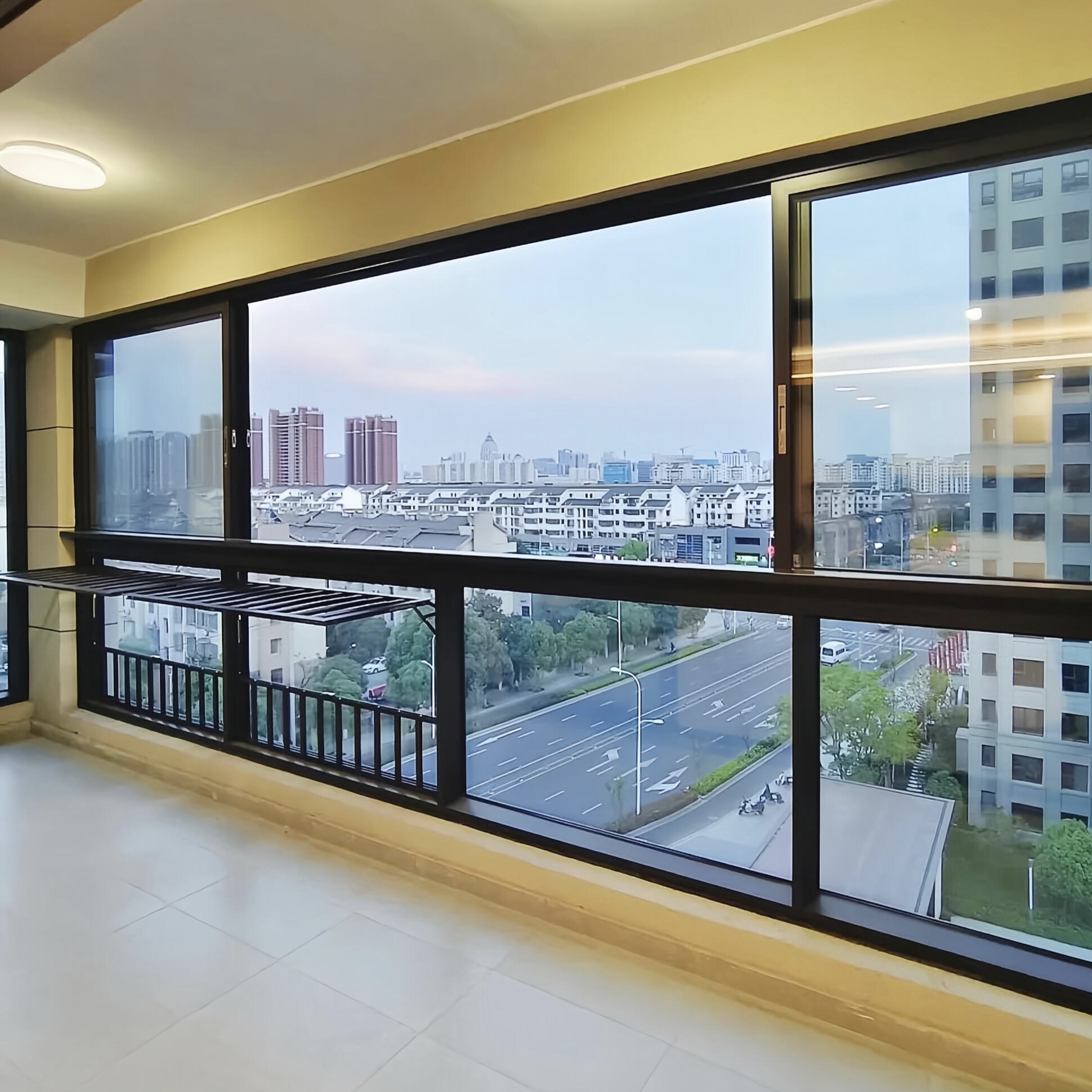 Minimalist Exterior Sliding Windows CE EN 14351-1 Certified with Double Glass for Apartments Balcony Residential Use